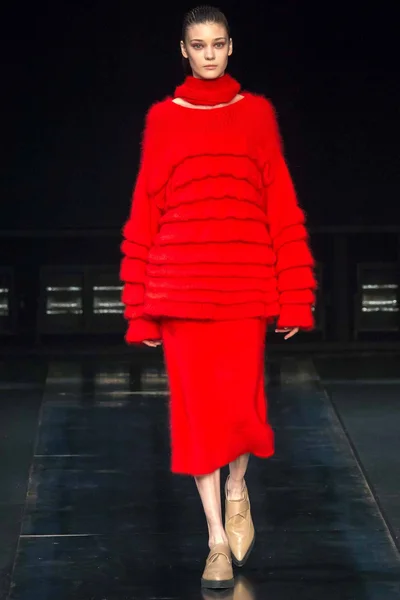 Look 15